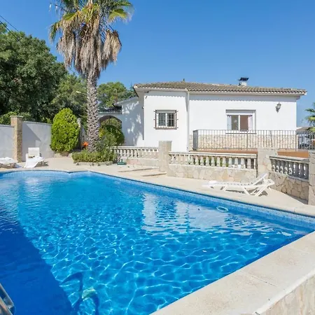 Sleeps 7 Vila *