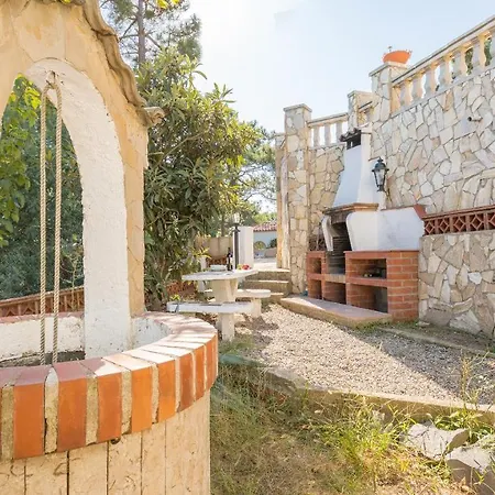 Sleeps 7 *