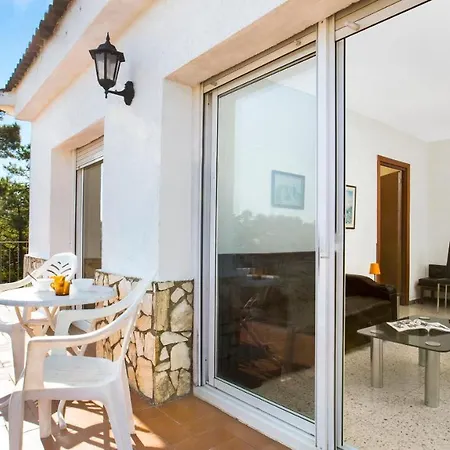 Sleeps 7 *