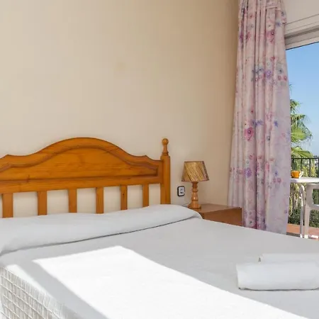 Villa Sleeps 7 *